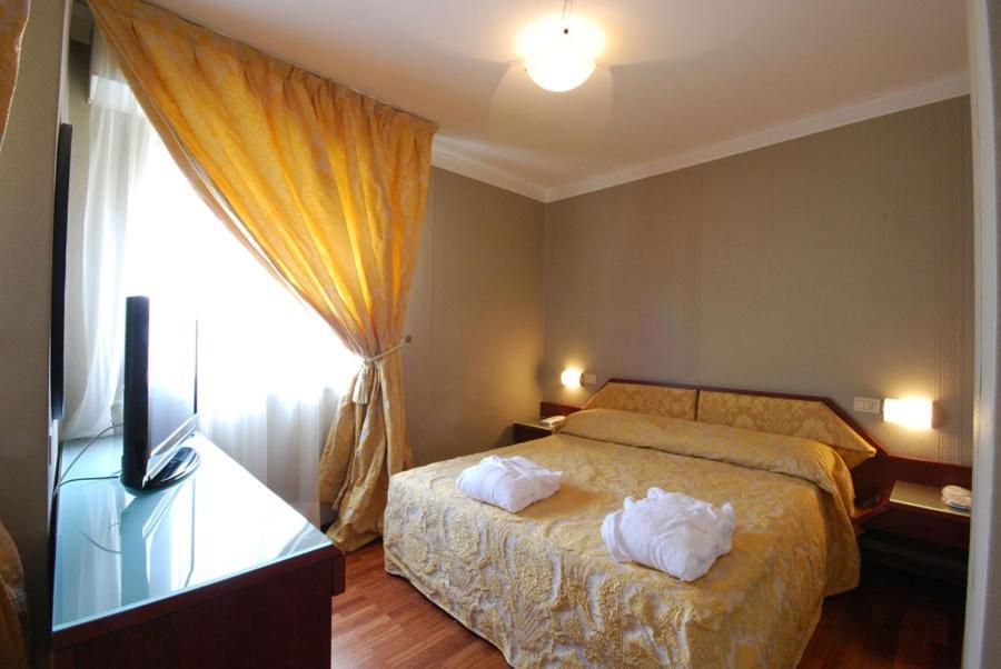 פסארו Hotel Bristol מראה חיצוני תמונה