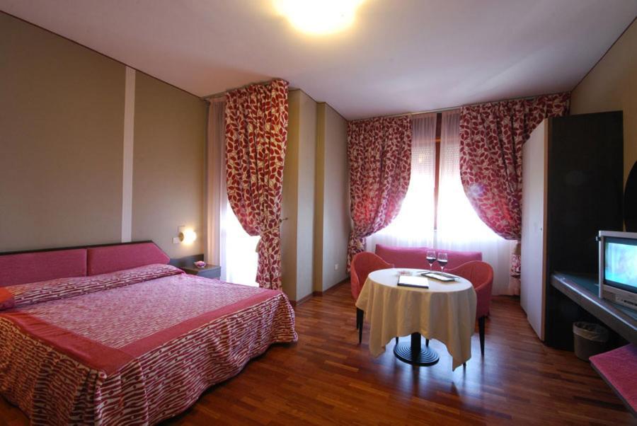 פסארו Hotel Bristol מראה חיצוני תמונה