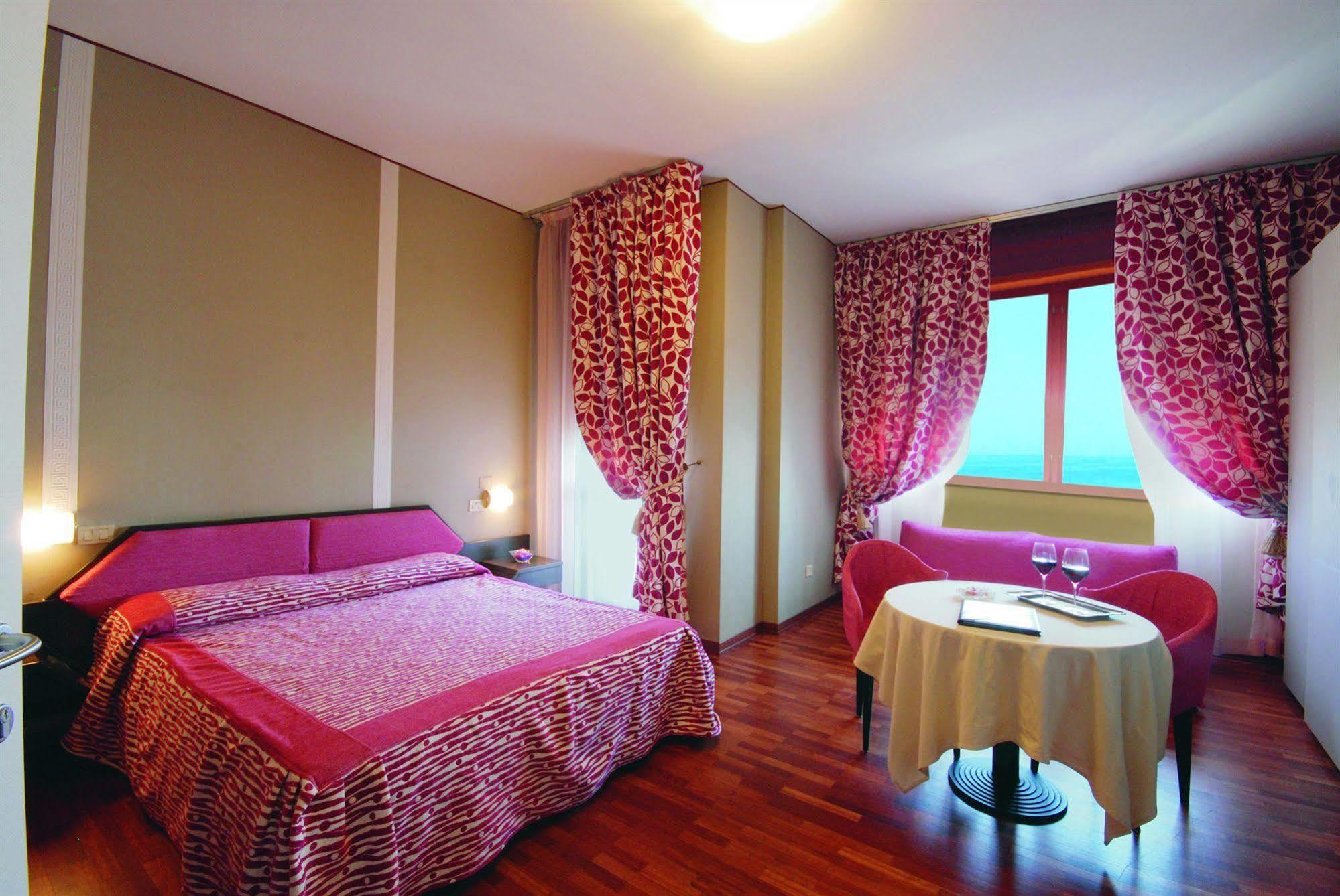 פסארו Hotel Bristol מראה חיצוני תמונה