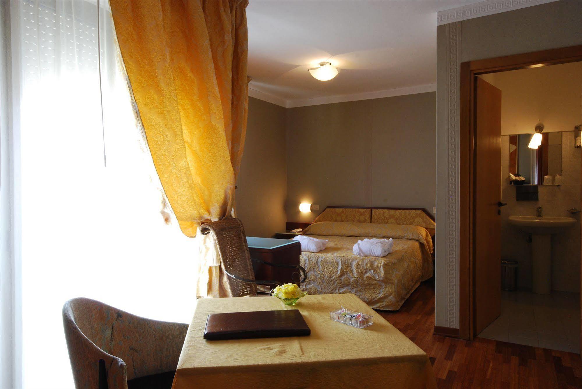 פסארו Hotel Bristol מראה חיצוני תמונה